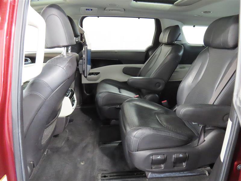 Used 2022 Kia Carnival SX Prestige image 32