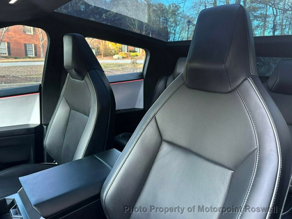 Used 2024 Tesla Cybertruck AWD Crew Cab image 11
