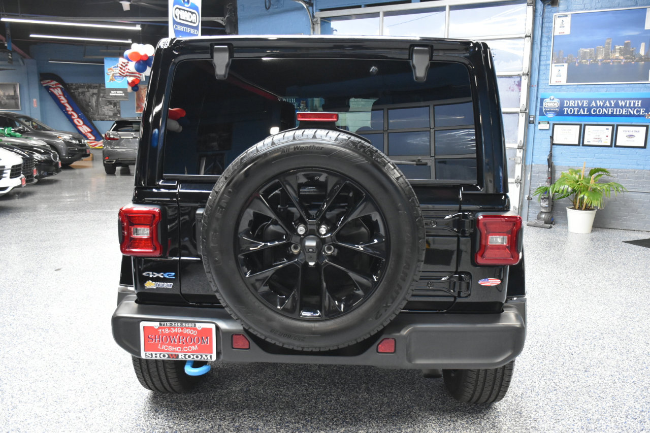 Used 2024 Jeep Wrangler Unlimited Sahara w/ Technology Group image 5