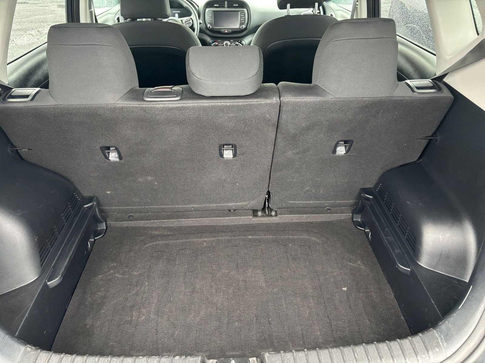 Used 2025 Kia Soul LX w/ LX Technology Package FWD image 29