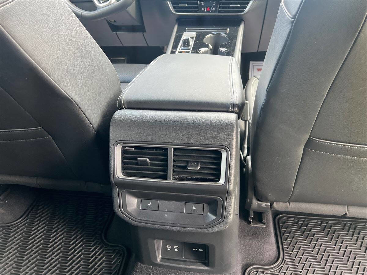 Used 2024 Volkswagen Atlas Cross Sport SEL R-Line image 17