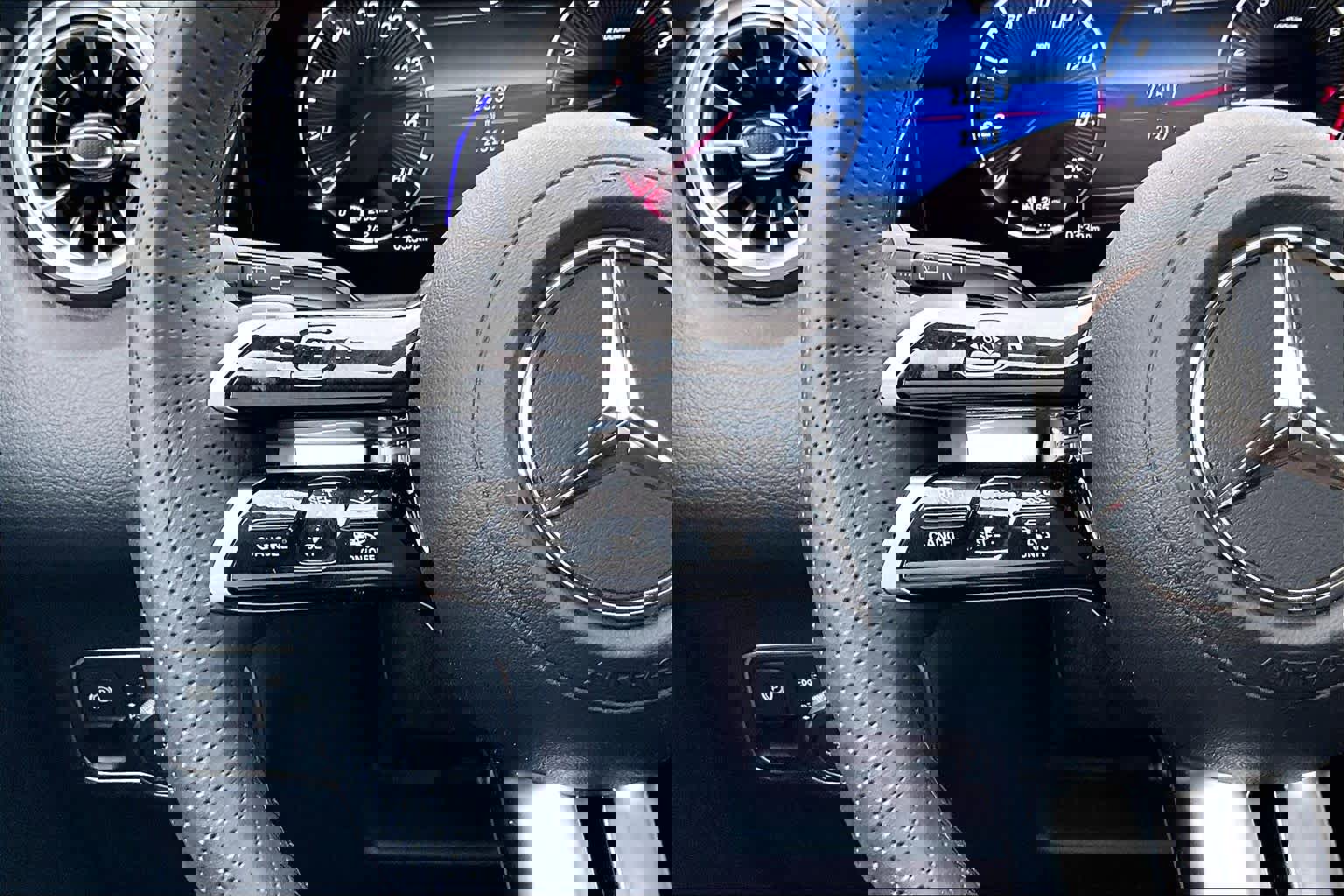 Used 2025 Mercedes-Benz GLB 250 4MATIC image 24