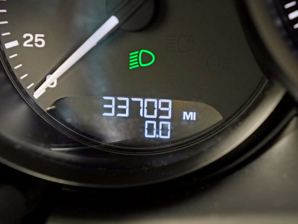 Certified 2023 Porsche Macan Turbo AWD/4WD image 22