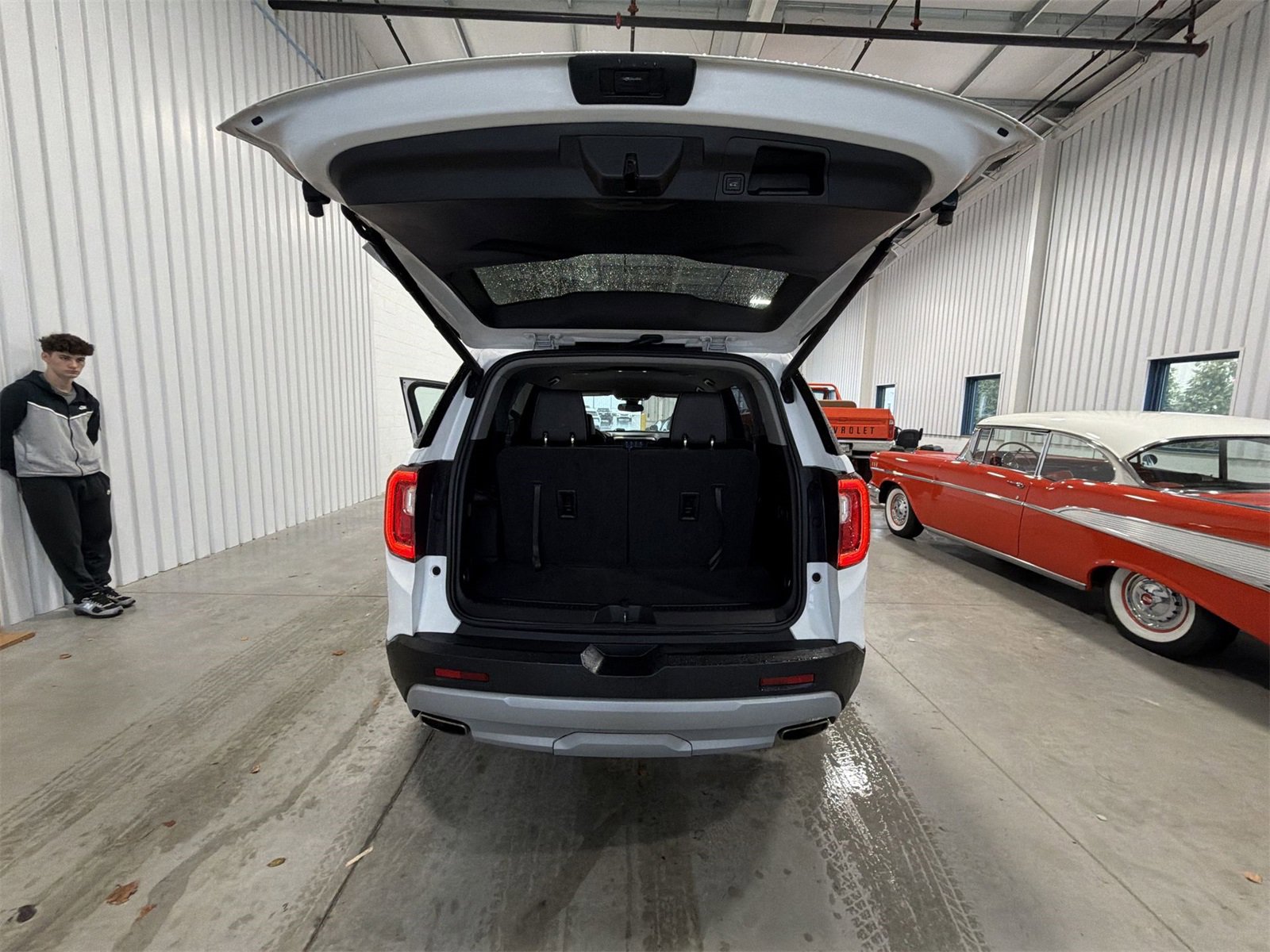 Used 2023 GMC Acadia SLT image 26