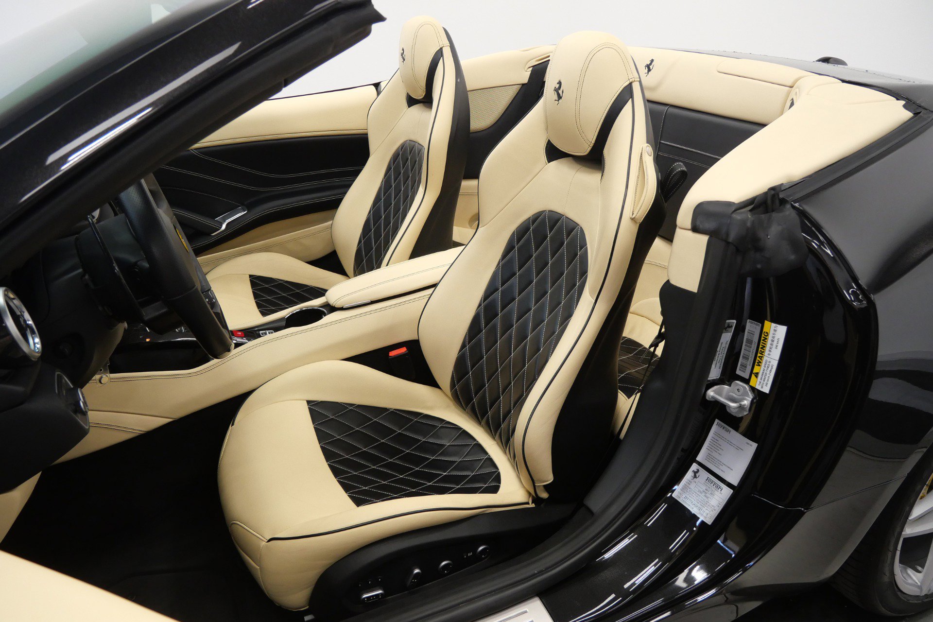 Used 2015 Ferrari California T RWD image 24