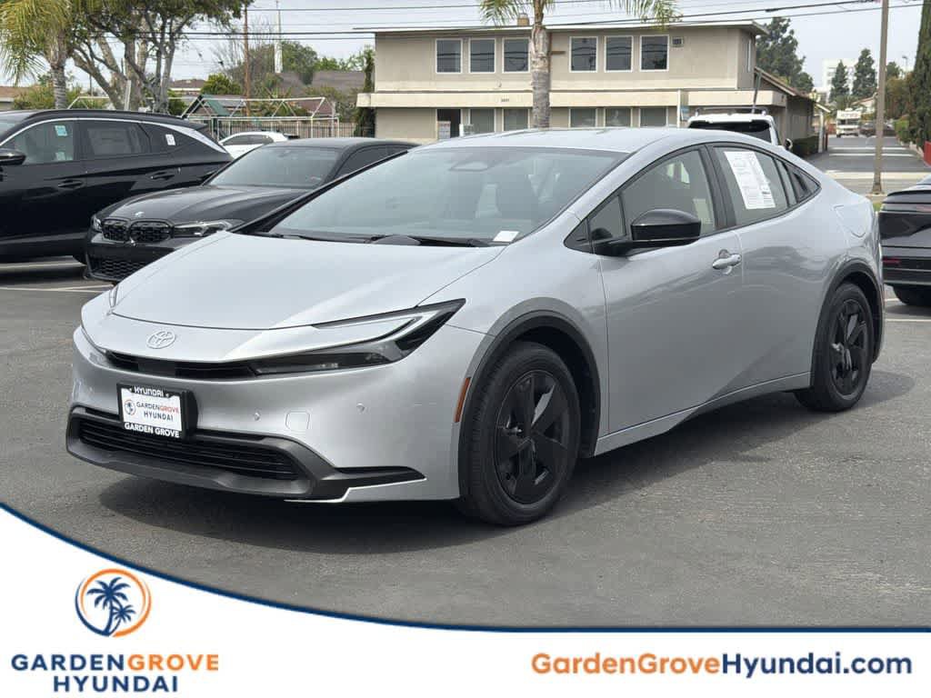Used 2024 Toyota Prius LE image 1