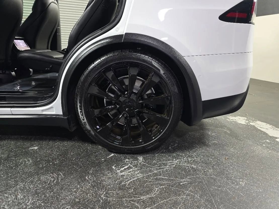 Used 2022 Tesla Model X image 22
