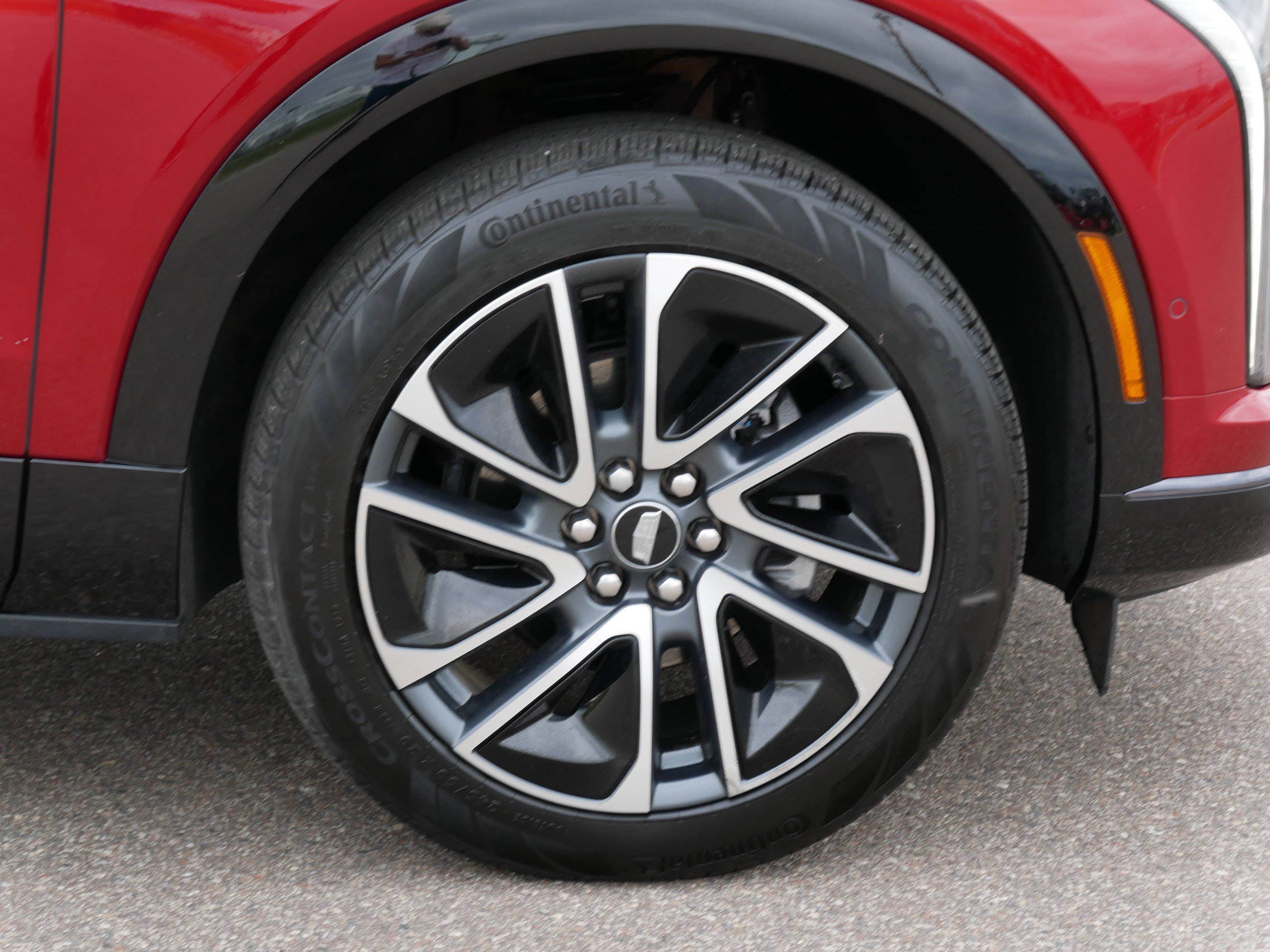 Certified 2025 Cadillac Optiq Sport 2 w/ LPO, Floor Liner Package AWD/4WD image 16