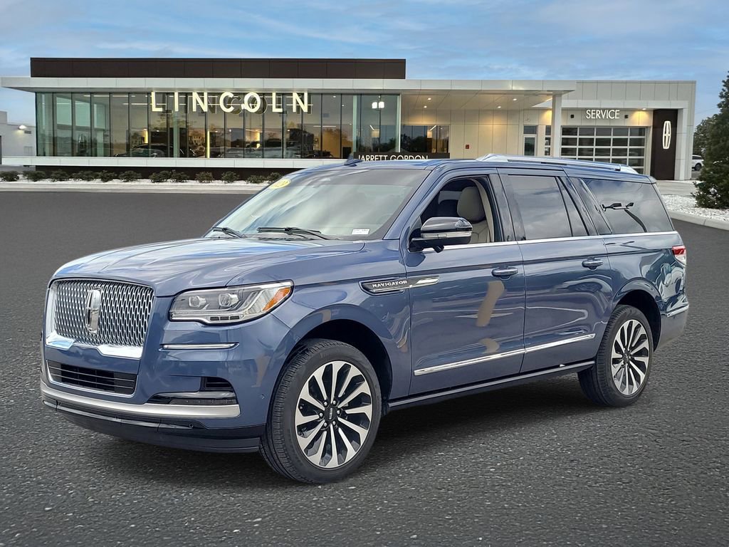 Used 2023 Lincoln Navigator L Reserve image 2