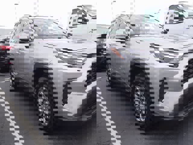 Used 2023 Toyota RAV4 XLE image 2