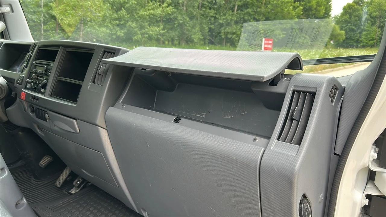 Used 2018 Isuzu NPR RWD image 46