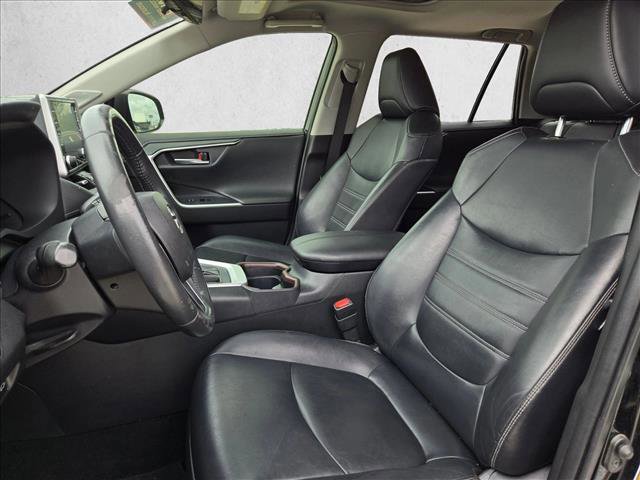 Used 2020 Toyota RAV4 Limited image 17