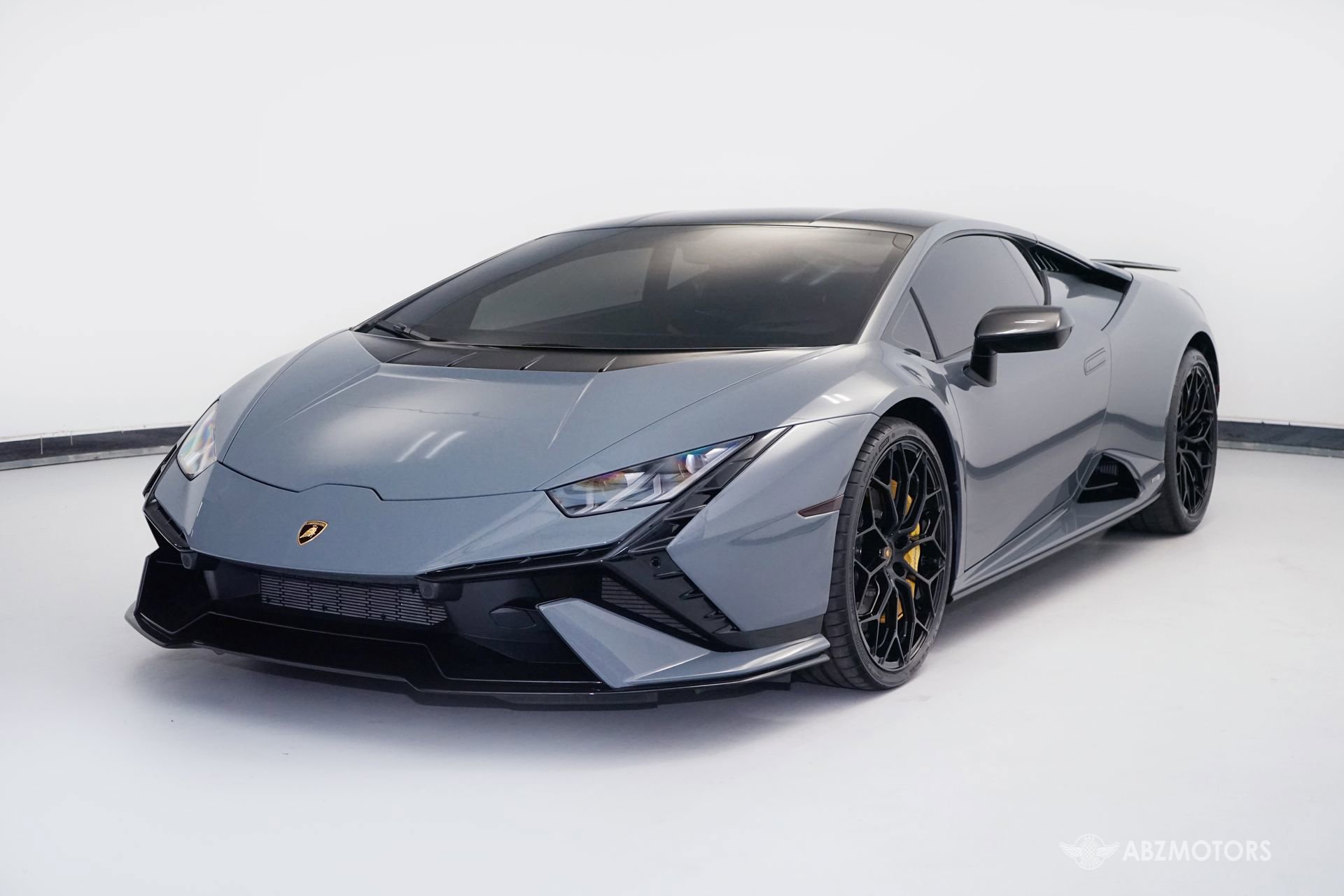 Used 2024 Lamborghini Huracan Tecnica image 2