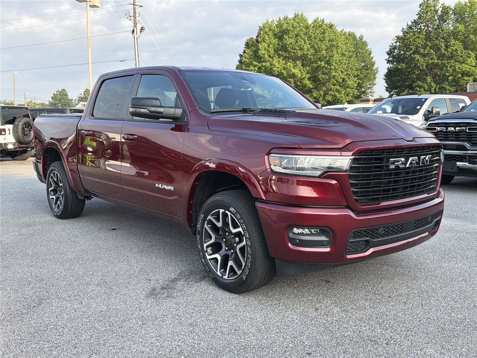Used 2025 RAM 1500 Laramie w/ Sport Appearance Package AWD/4WD image 4