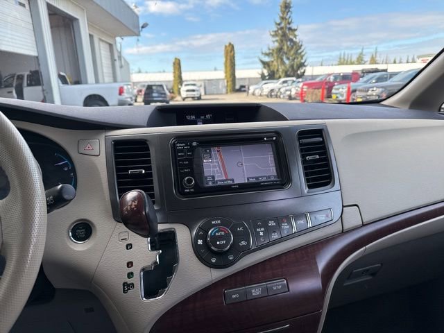 Used 2014 Toyota Sienna XLE image 23