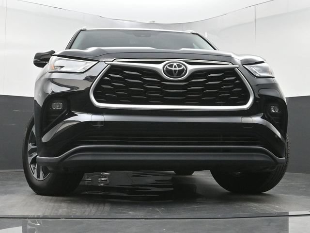 Used 2022 Toyota Highlander XLE AWD/4WD image 36