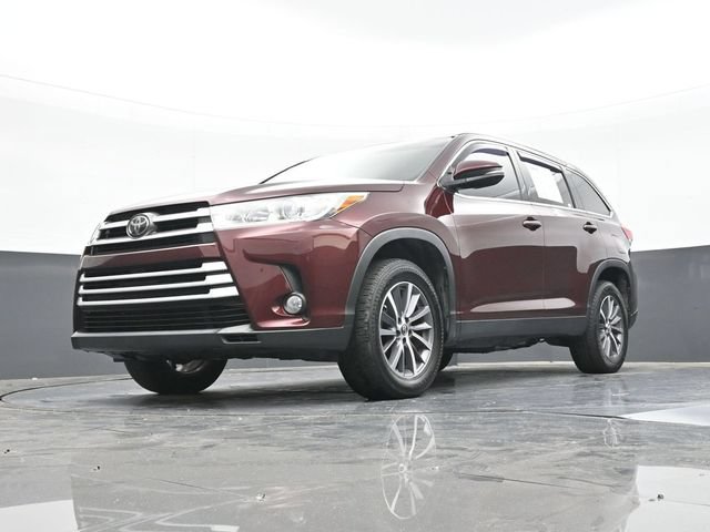 Used 2019 Toyota Highlander XLE FWD image 57