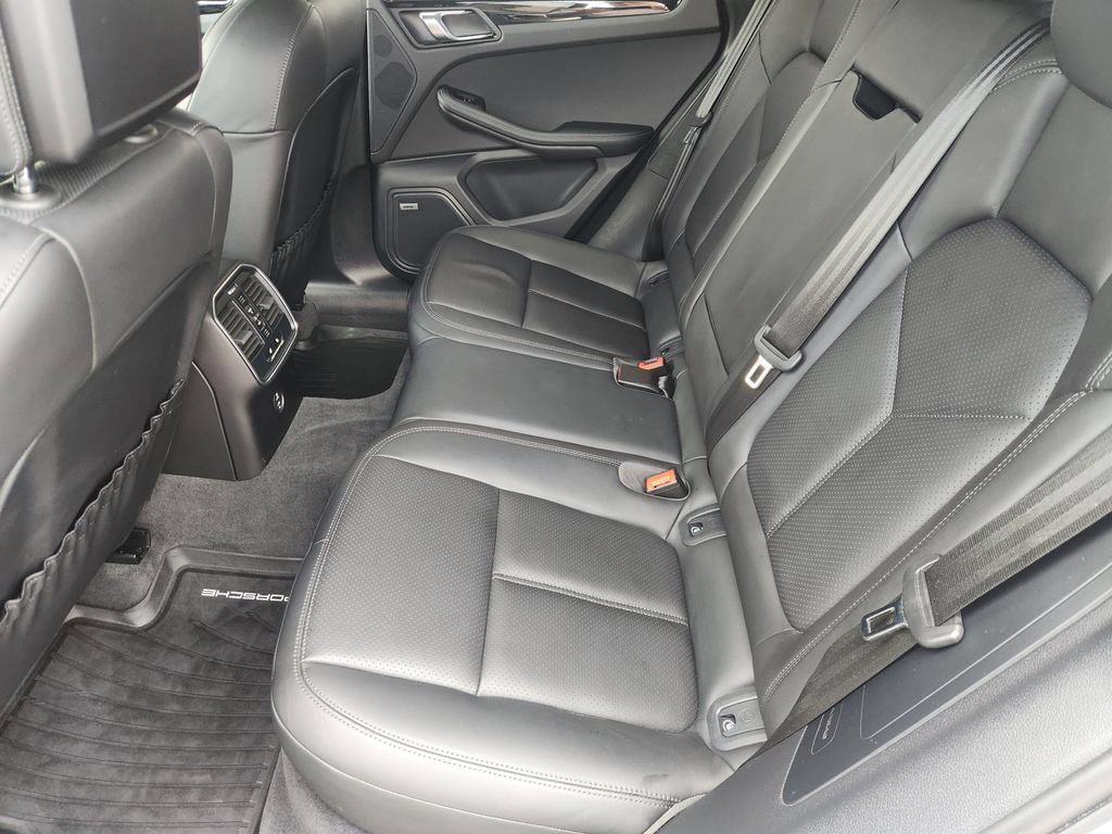 Used 2022 Porsche Macan AWD/4WD image 28