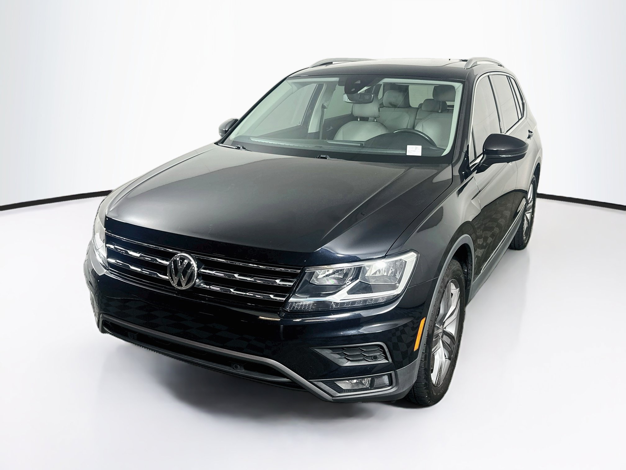 Used 2021 Volkswagen Tiguan SEL FWD image 3