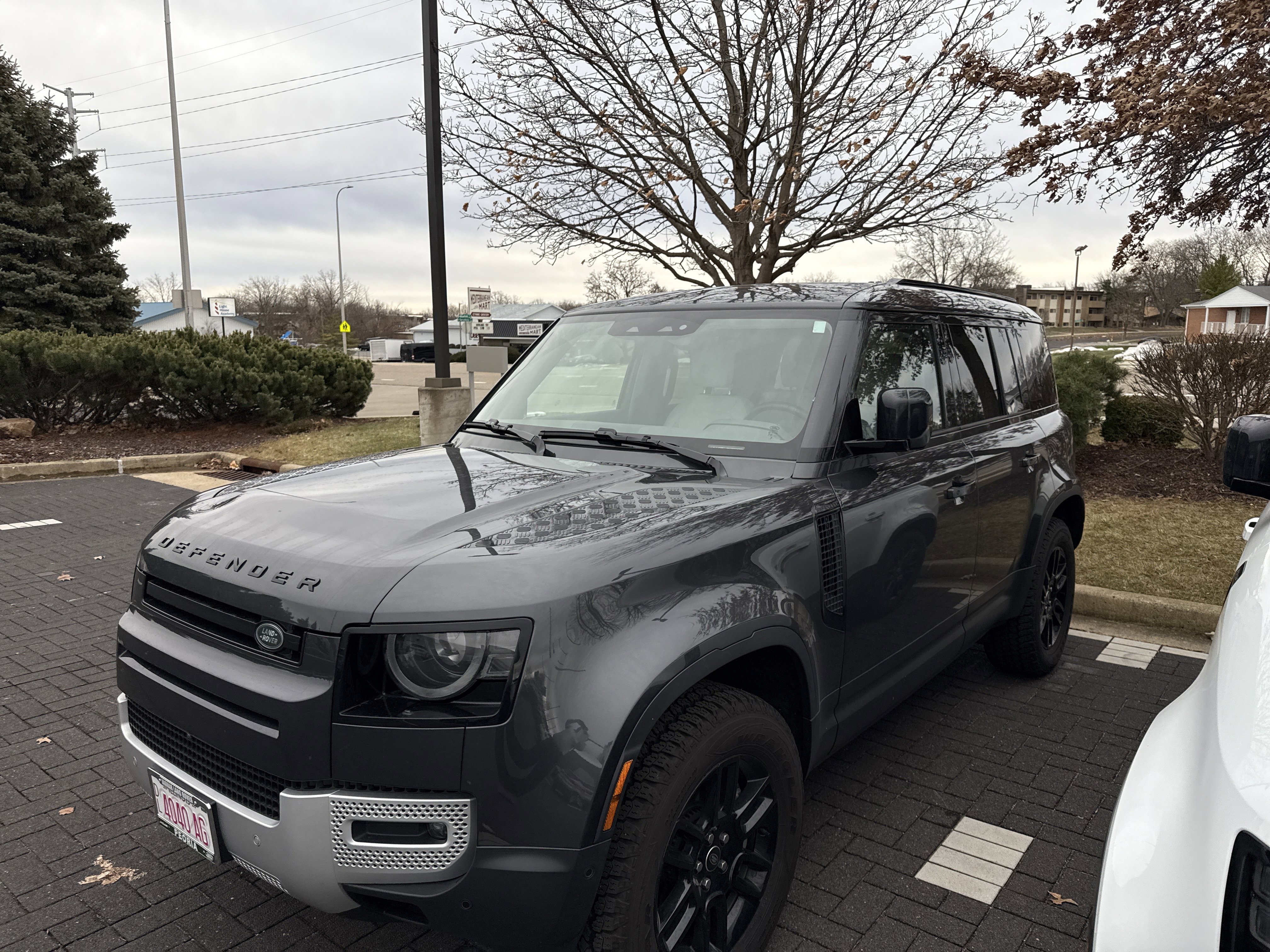 New 2025 Land Rover Defender 110 S image 2