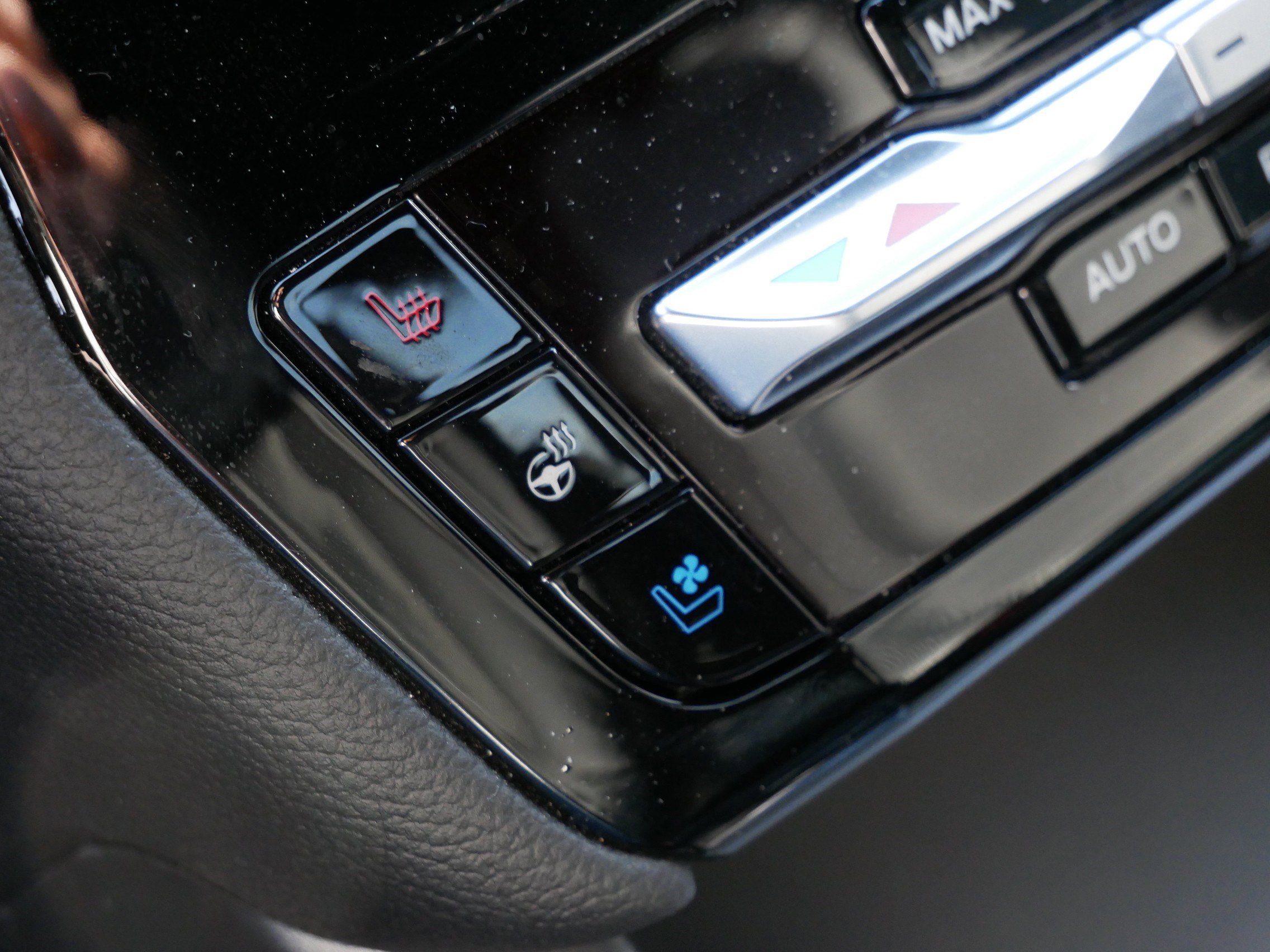 Used 2024 Ford Explorer ST w/ Equipment Group 401A AWD/4WD image 32