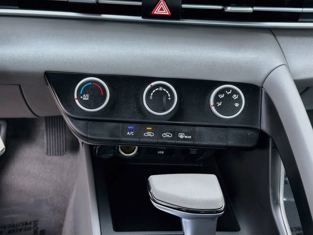 Certified 2025 Hyundai Elantra SE FWD image 15