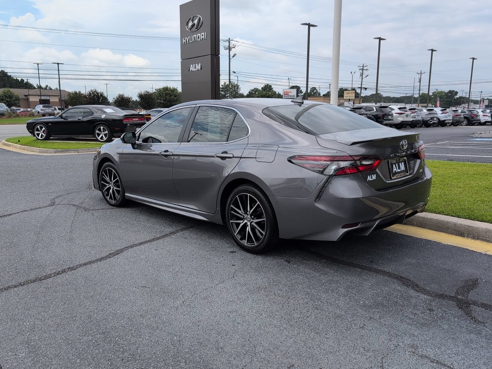 Used 2023 Toyota Camry SE w/ Convenience Package FWD image 22