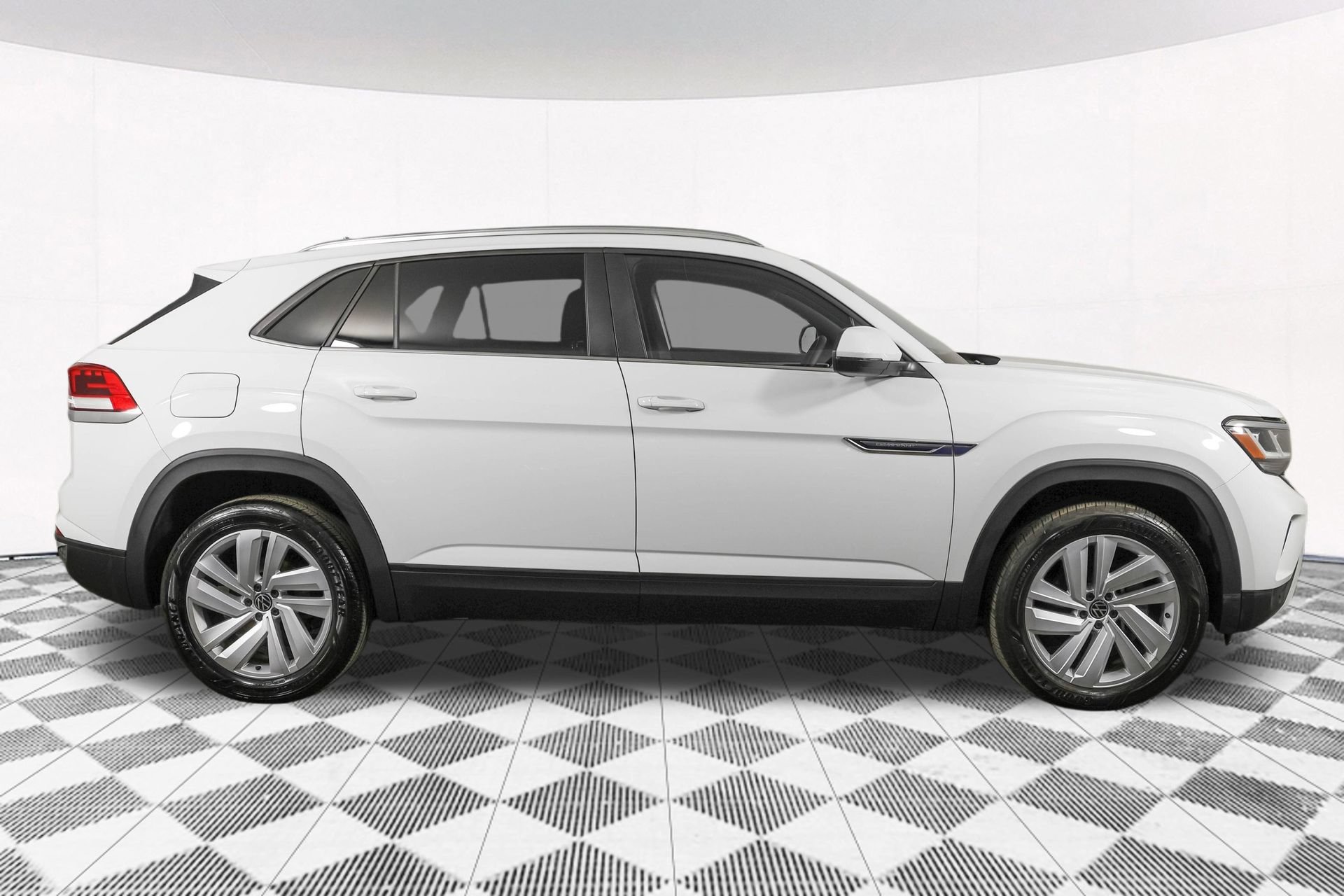 Used 2023 Volkswagen Atlas Cross Sport SE w/ Panoramic Sunroof Package AWD/4WD image 16
