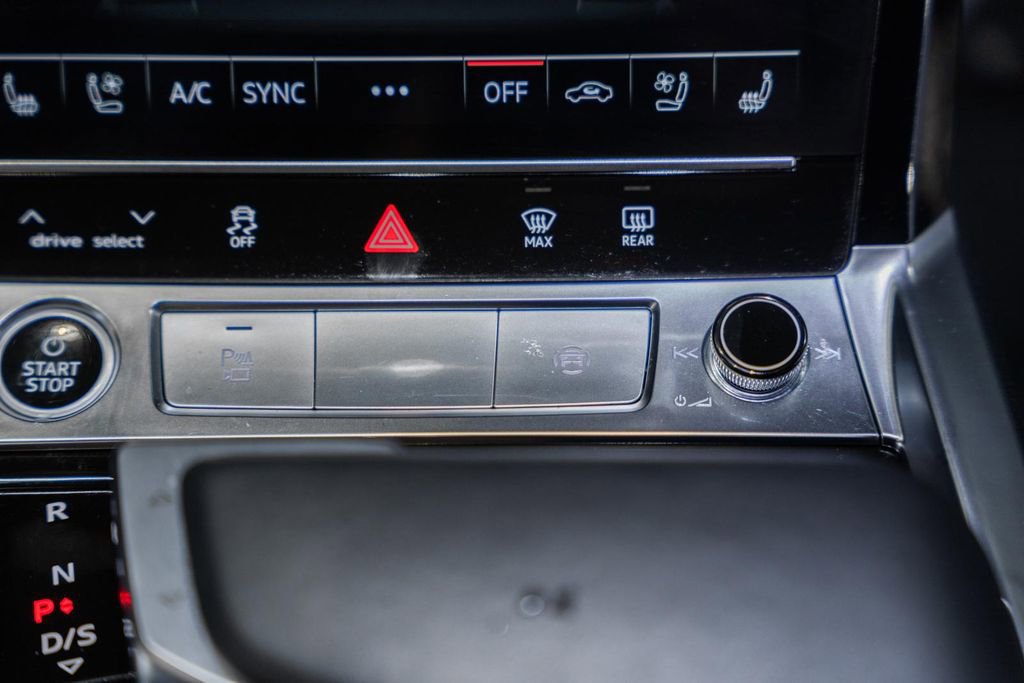 Used 2024 Audi Q8 e-tron Premium Plus image 22