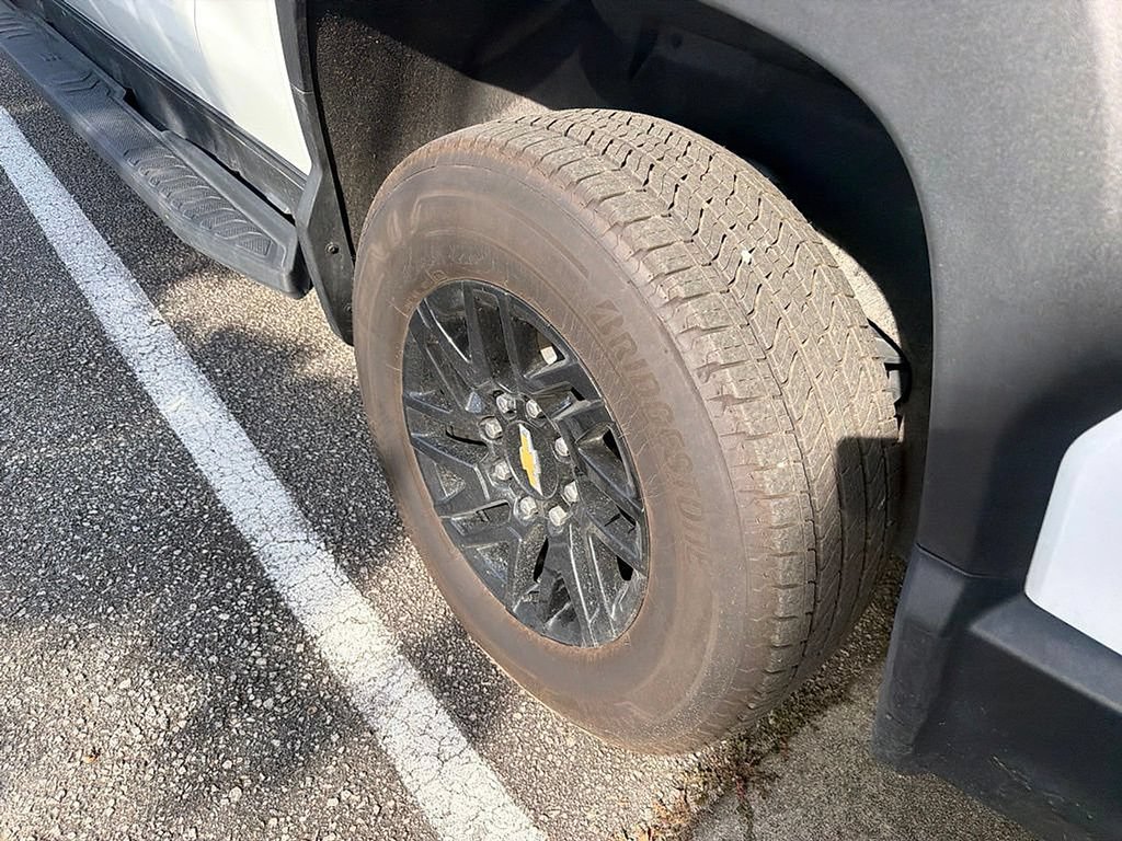 Used 2025 Chevrolet Silverado EV LT AWD/4WD image 7