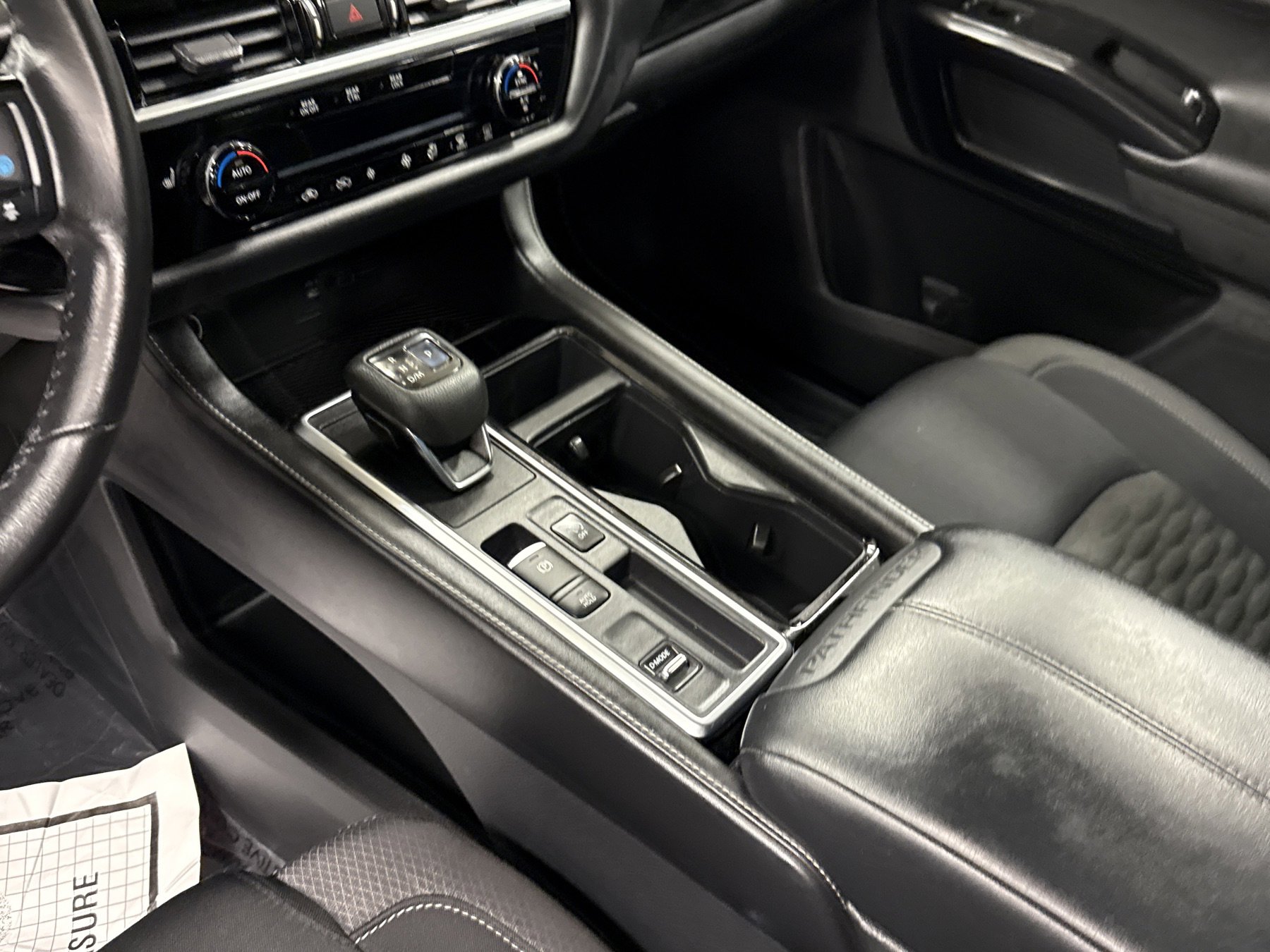 Used 2022 Nissan Pathfinder SV w/ SV Premium Package image 9