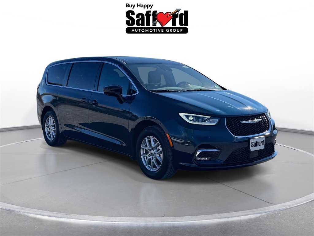 Used 2025 Chrysler Pacifica Select image 9