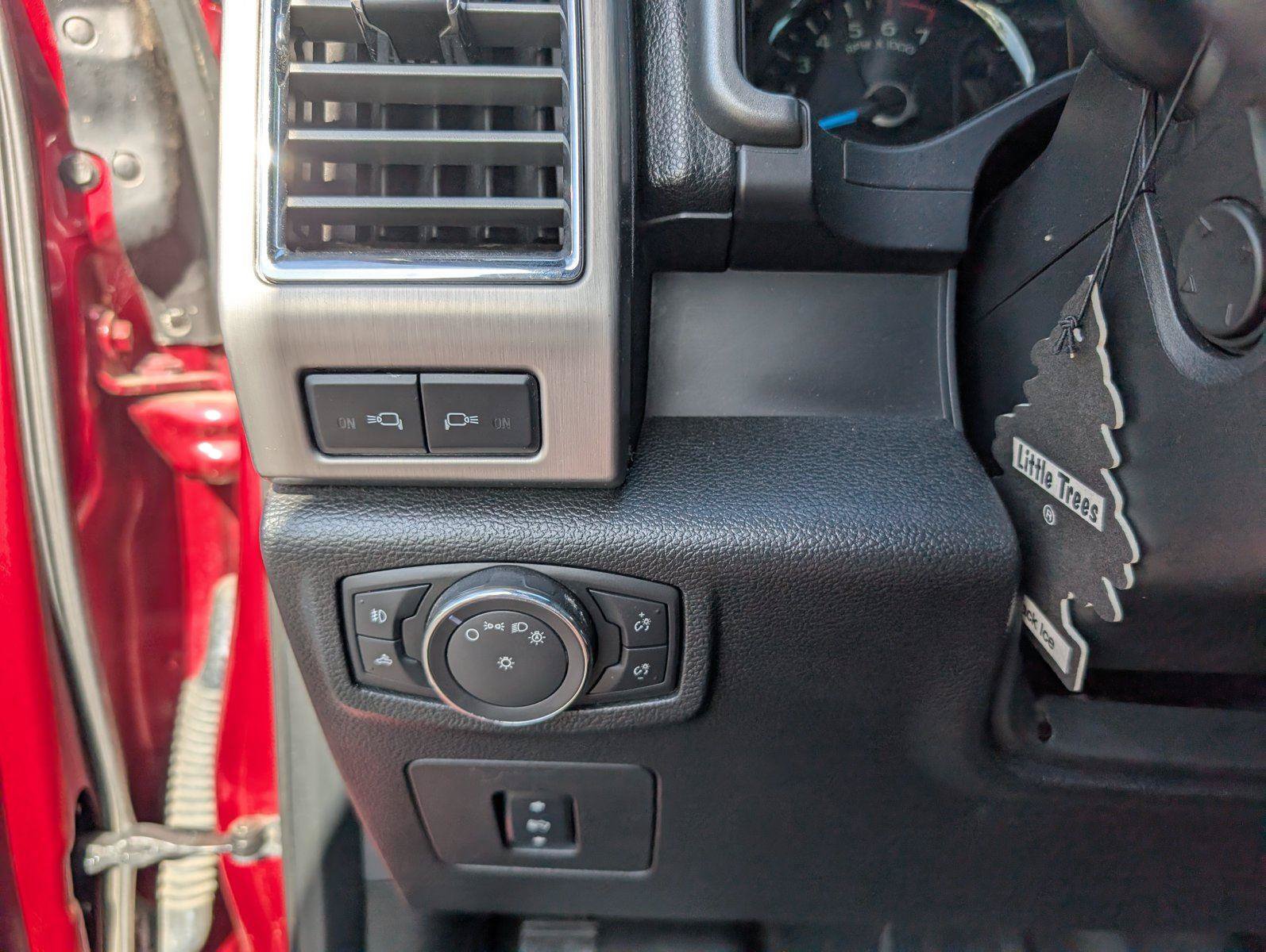 Used 2016 Ford F150 Platinum w/ Equipment Group 701A Luxury AWD/4WD image 27