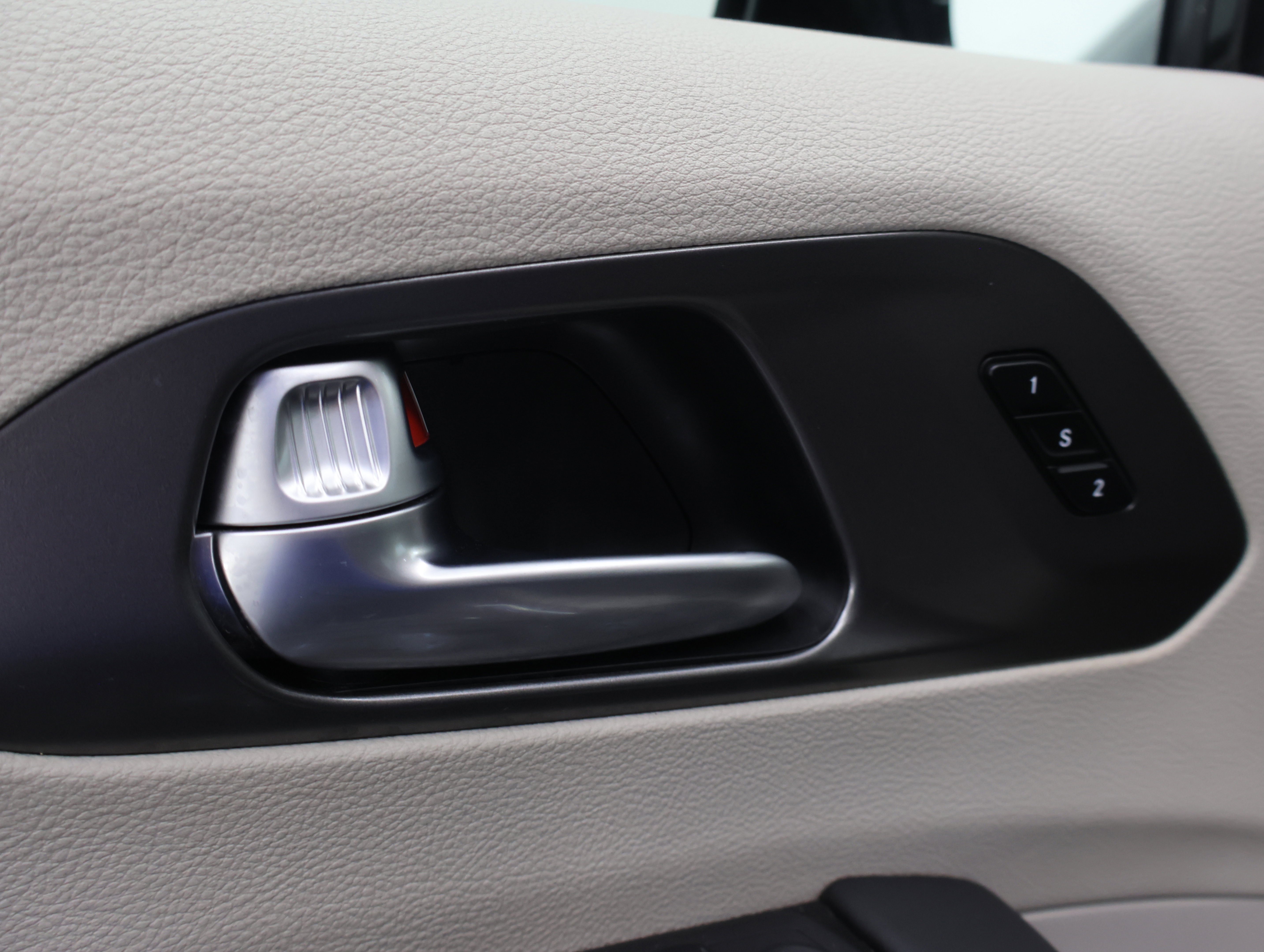 Used 2024 Chrysler Pacifica Touring-L FWD image 42
