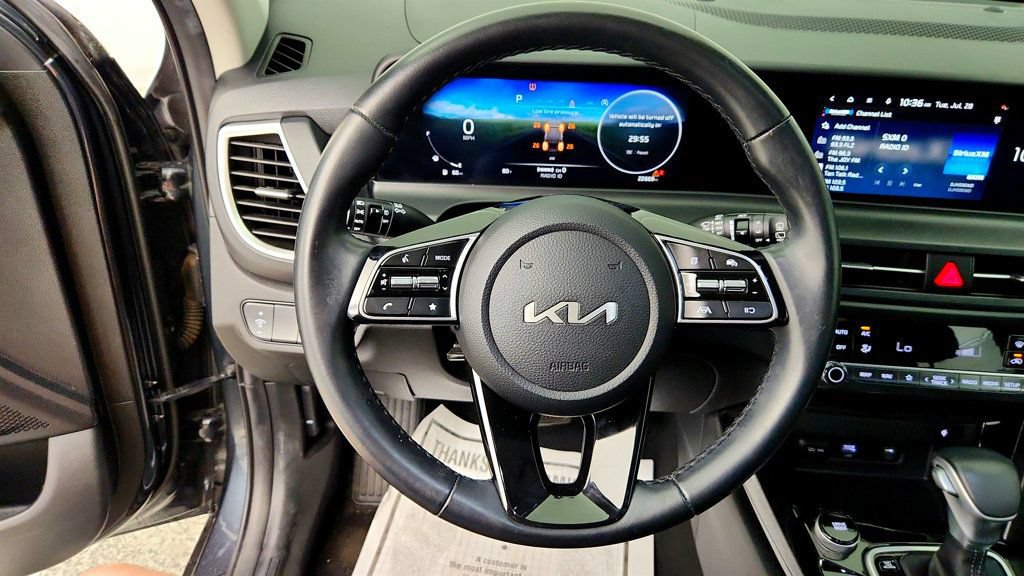 Used 2024 Kia Seltos EX FWD image 12