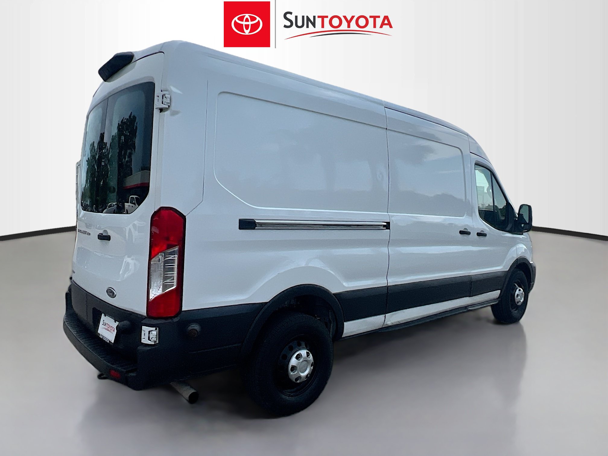 Used 2020 Ford Transit 250 Medium Roof AWD w/ Interior Upgrade Package image 4