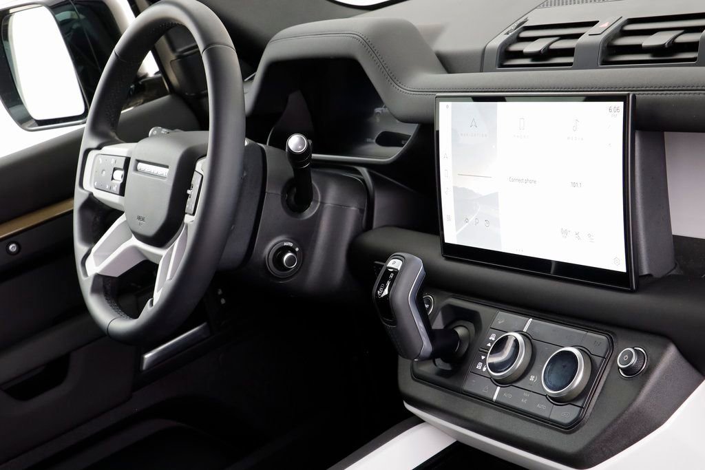 Used 2025 Land Rover Defender 110 S image 20