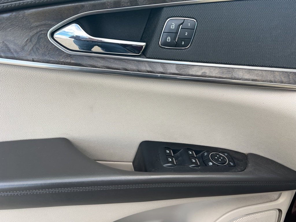 Used 2019 Lincoln Nautilus Select image 11