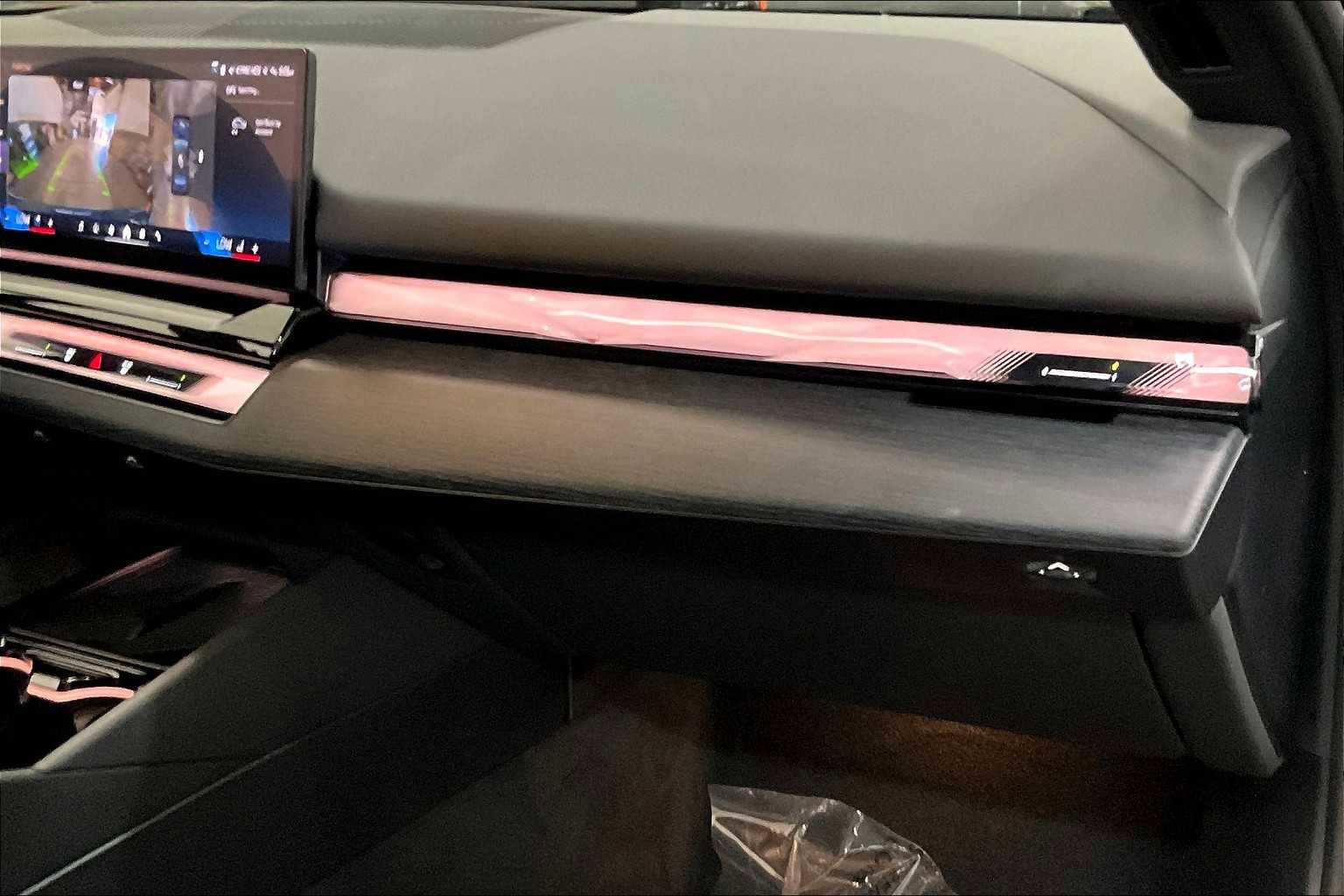 Used 2025 BMW i5 xDrive40 w/ Executive Package image 19