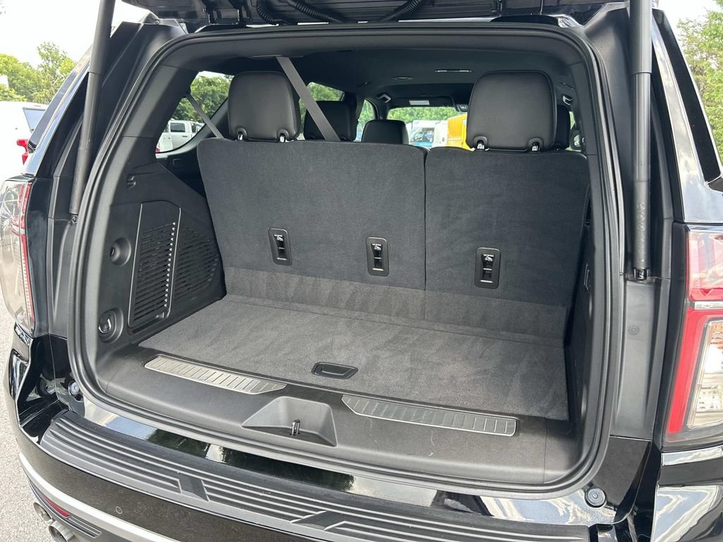 Used 2021 Chevrolet Tahoe High Country RWD image 14