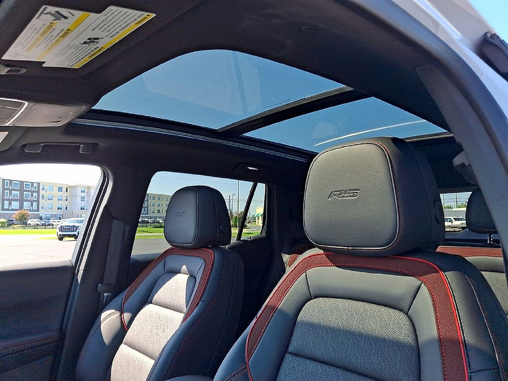 New 2027 Chevrolet Equinox RS w/ Convenience Package III FWD image 11