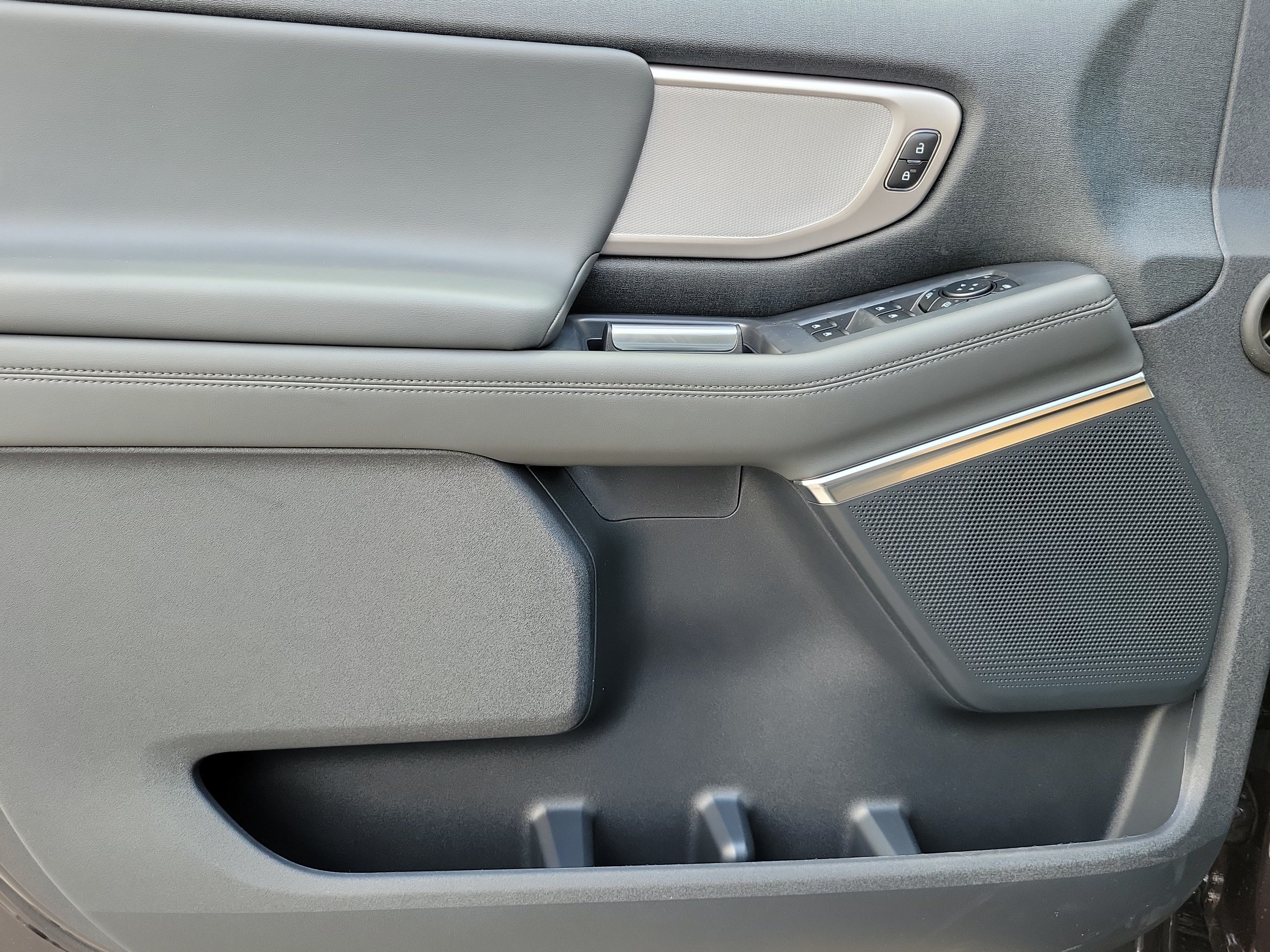 New 2027 Ford Expedition Max Active RWD image 13