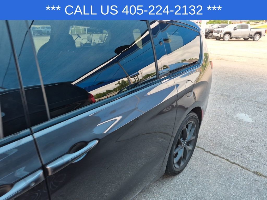 Used 2021 Chrysler Pacifica Touring w/ S Appearance Package image 5