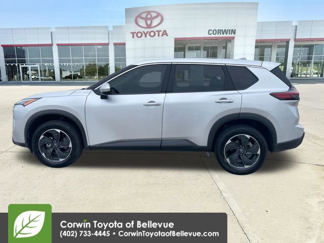 Used 2024 Nissan Rogue SV AWD/4WD image 3