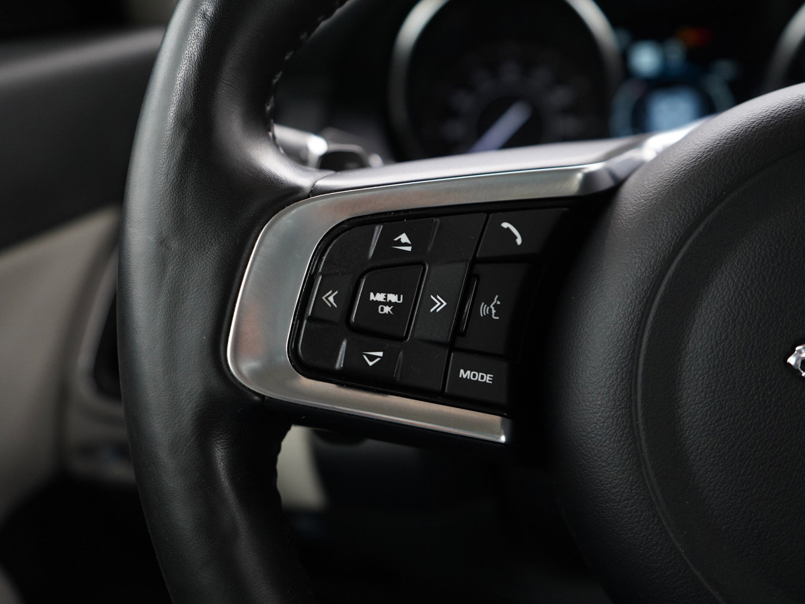 Used 2019 Jaguar E-PACE S image 27