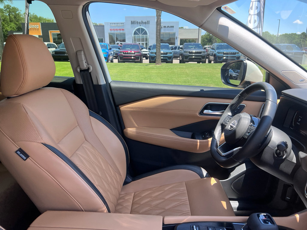 Used 2023 Nissan Rogue Platinum FWD image 14