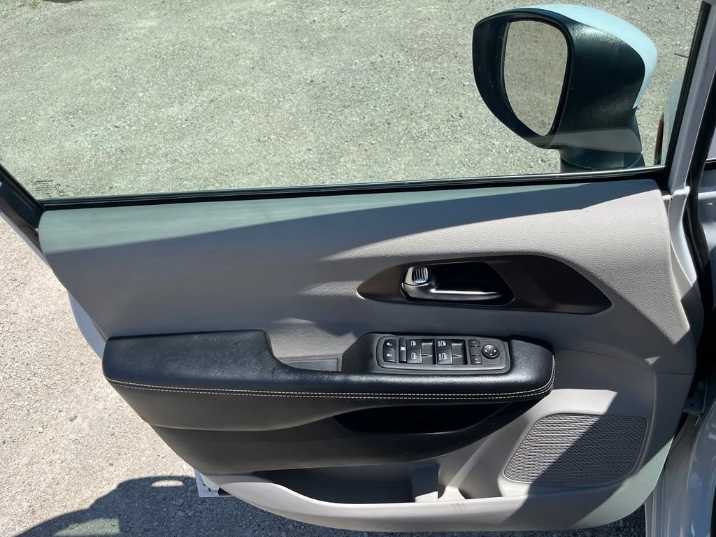 Used 2023 Chrysler Voyager LX FWD image 17
