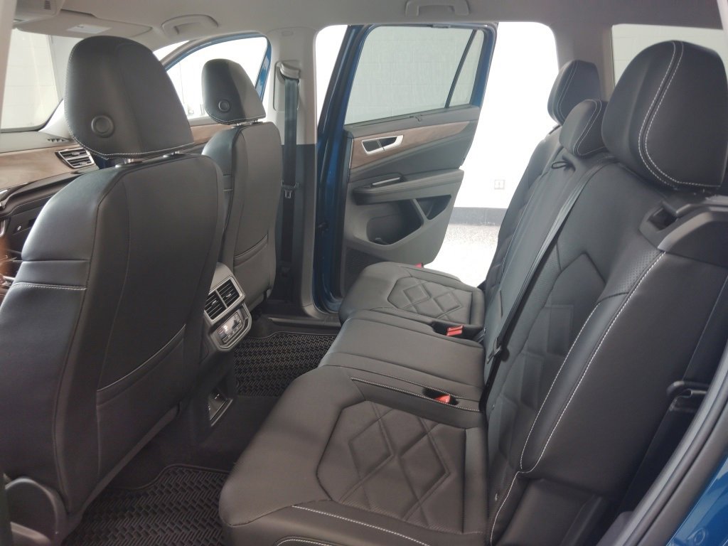 Certified 2025 Volkswagen Atlas SE image 16