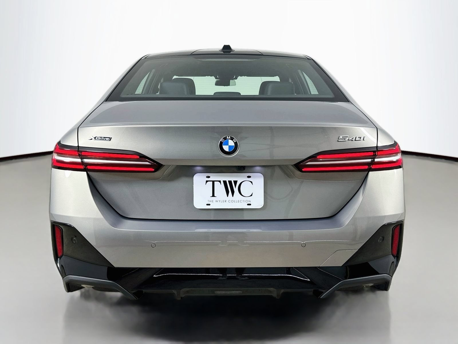 Used 2026 BMW 540i xDrive w/ M Sport Package AWD/4WD image 6