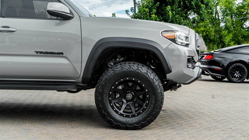 Used 2022 Toyota Tacoma TRD Off-Road w/ Technology Package RWD image 11